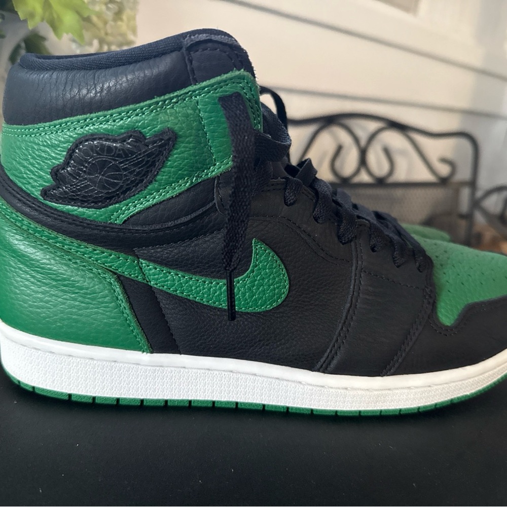 *SOLD* Jordan 1 high pine green 2.0